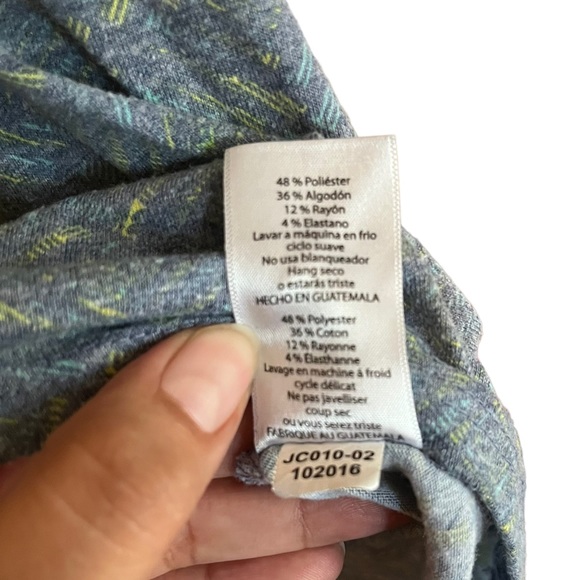 LuLaRoe ~ Women's High Low Light Blue Quarter Sleeve Shirt Size Large - Picture 5 of 5